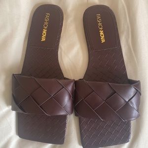 Fashion Nova Style Muse Flat Sandal Size 9 in Brown Condition is New